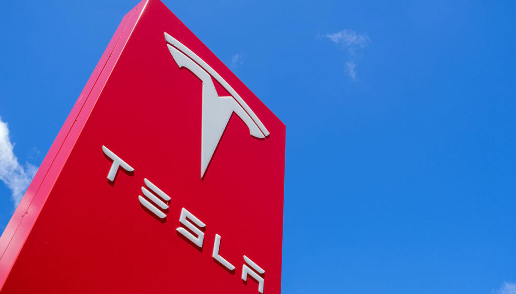 Knapp eine Million E-Autos hat Tesla im vergangenen Jahr weltweit verkauft.