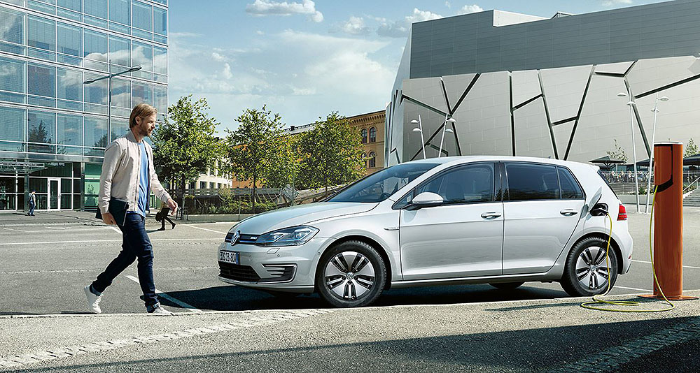 Wer bremst verliert nicht. Im Gegenteil. Im e-Golf heisst es: wer bremst gewinnt – und zwar Strom. Foto Copyright Volkswagen AG