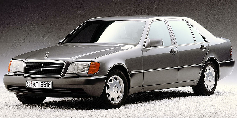 Mercedes fuhr mit der S-Klasse (W 140) vor dem Bonner Bundestag vor. Foto: Daimler