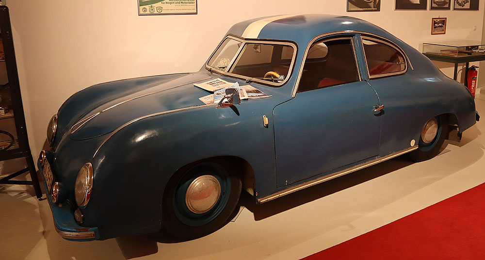 Wozu ein Kübelwagenfahrgestell von 1944 dienen kann: DDR Porsche Marke Eigenbau. Foto: Benjamin Bessinger