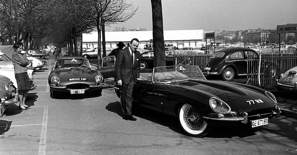 Das Publikumsinteresse am Jaguar E-Type war überwältigend. 
