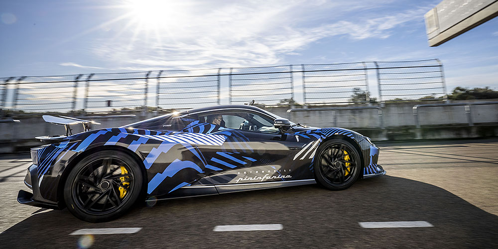 Der Pininfarina Battista lässt sich leicht auf Kurs halten. Foto: Pininfarina