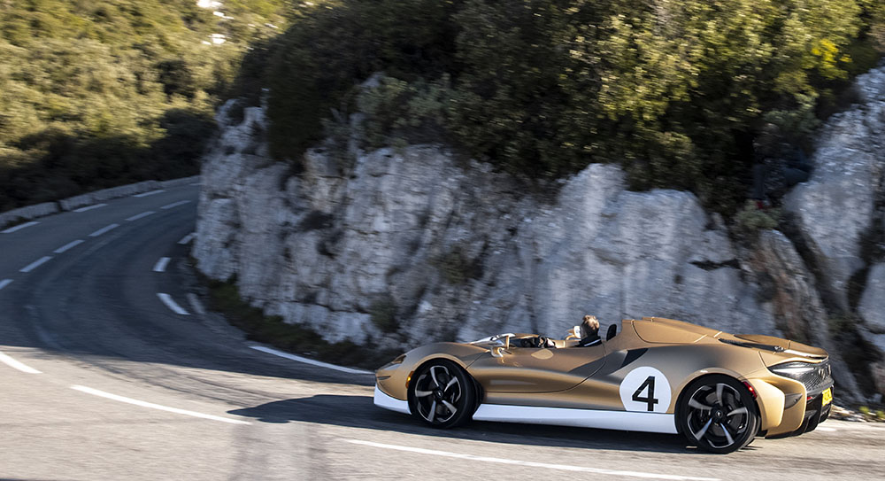 Elva, französisch für „Elle Va“ („Sie fährt“), war der Name jener Rennwagen, mit denen Bruce McLaren seine ersten Siege eingefahren hat.