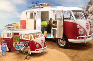 Der Spielwarenhersteller Playmobil stellt einen VW T1-Camper im Maßstab 1:18 in die Regale der Händler