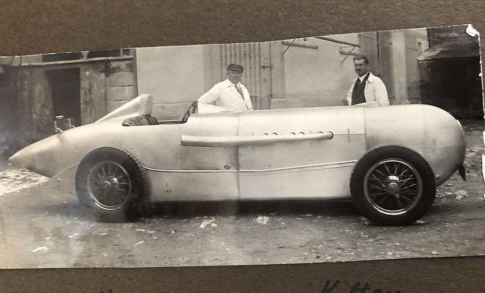 Mit Hilfe von Skizzen und anhand vergilbter Fotos wurde der Mercedes SSKL Aero wieder zum Leben erweckt. 