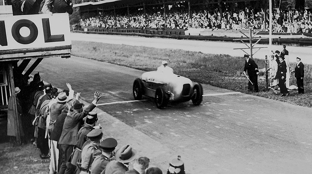 Der legendäre Avus-Sieg des Rennfahrers Manfred von Brauchitsch am 22. Mai 1932.