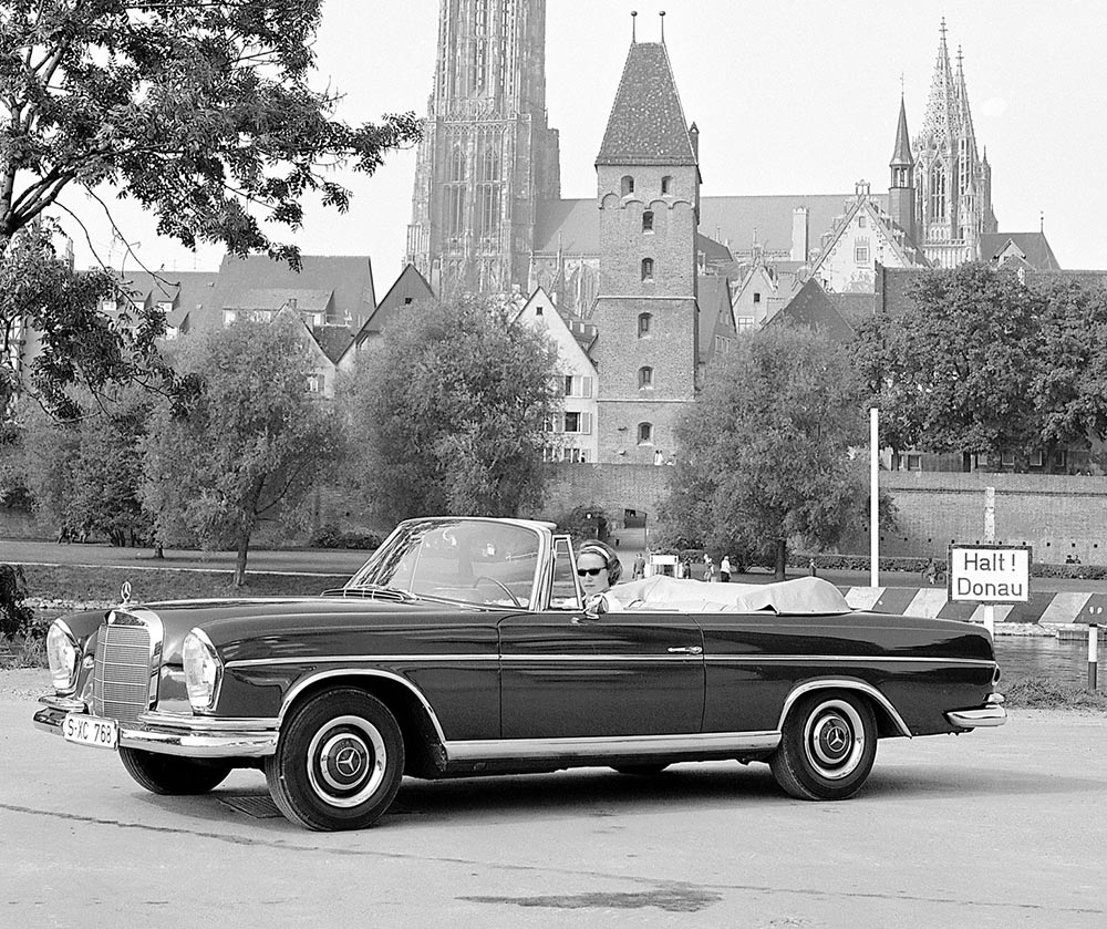 Sogar noch kostspieliger als der Mercedes 300d von Bundeskanzler Konrad Adenauer war das 1962 eingeführte Topmodell-Tandem aus 300 SE Coupé und Cabriolet (W 112).