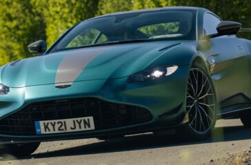 Mit dem Aston Martin Vantage F1 Edition geht es vom Entwicklungsstützpunkt in Meuspath auf eine Runde durch die Eifel