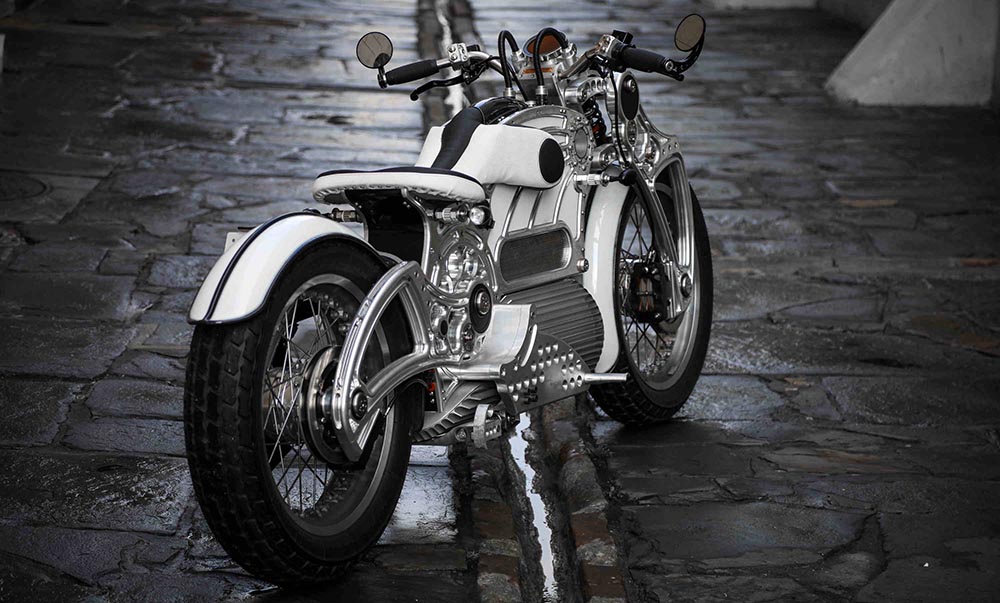 Bei Vorder- und Hinterradführung setzt Curtiss auf eine das gleiche Design.