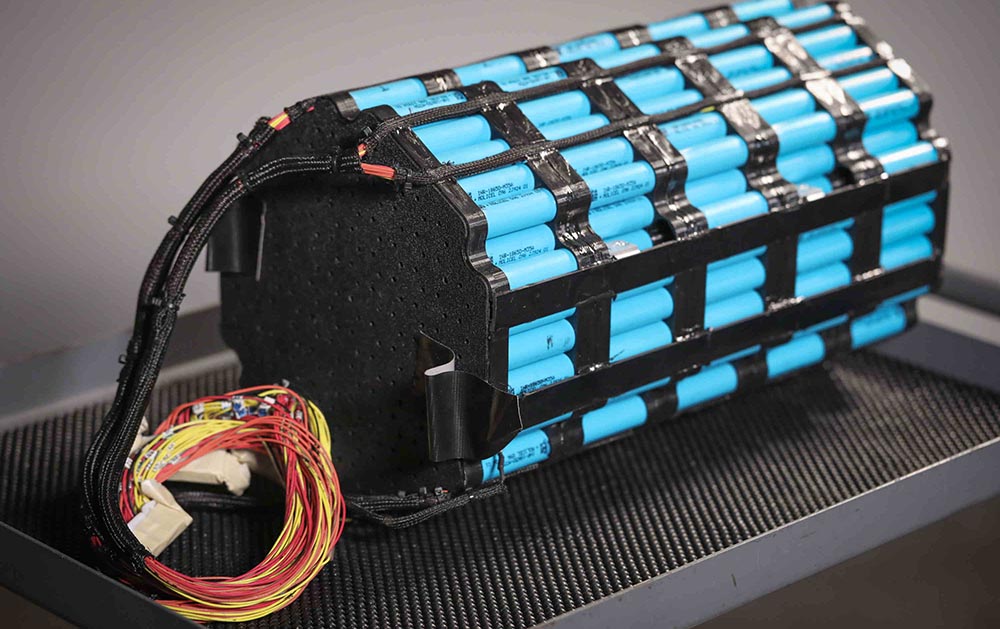 Bei der Batterie setzt Curtiss auf die Bündelung klassischer Rundzellen.