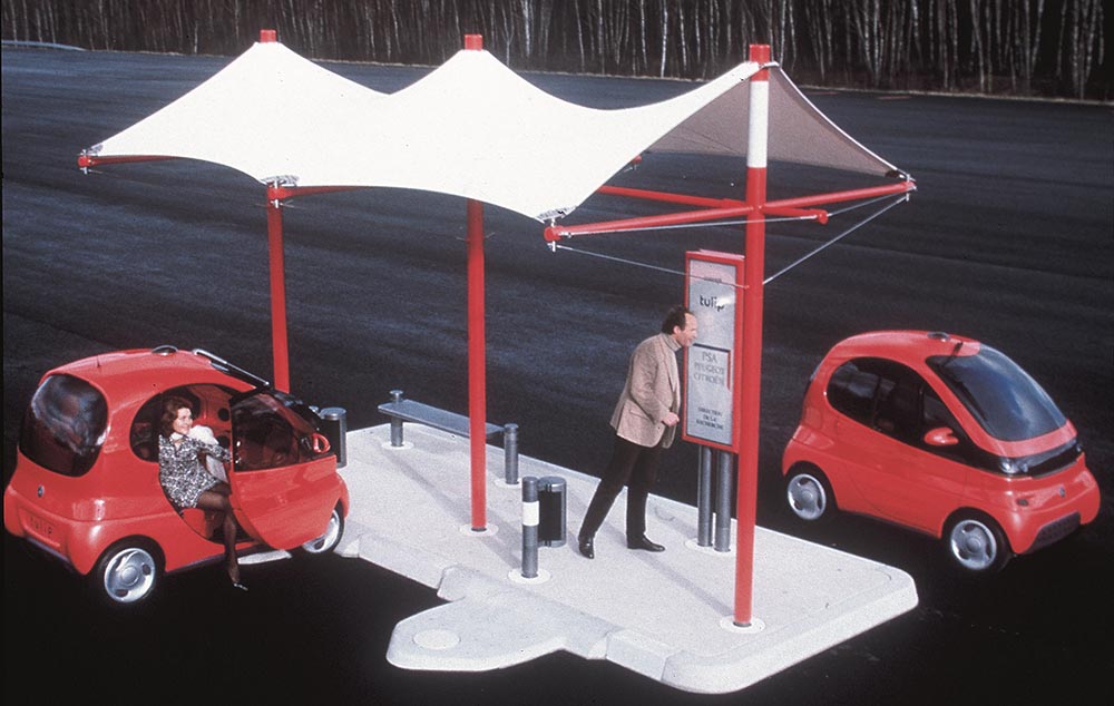 Mit dem Concept-Car Tulip - „Transport Urbain Libre Individuel et Public“ - offeriert Peugeot 1995 ein Nutzungsabonnement für elektrische Stadtautos. 