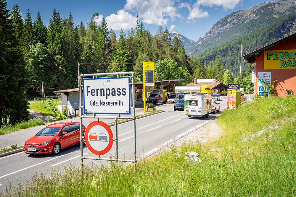 Um die 386 Kilometer über den Fernpass und den Brenner zu schaffen, musste der E-Coco viel Unterstützung leisten.