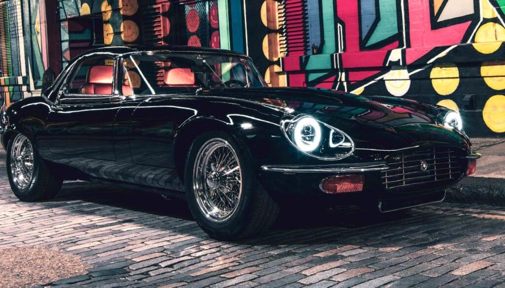 Im Kern ist dieser umgebaute E-Type gut 50 Jahre alt, technisch wurde er jedoch auf einen modernen Stand gebracht