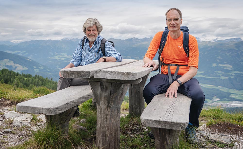 Der Bergsteiger und der Auto-Manager haben sich viel zu erzählen.
