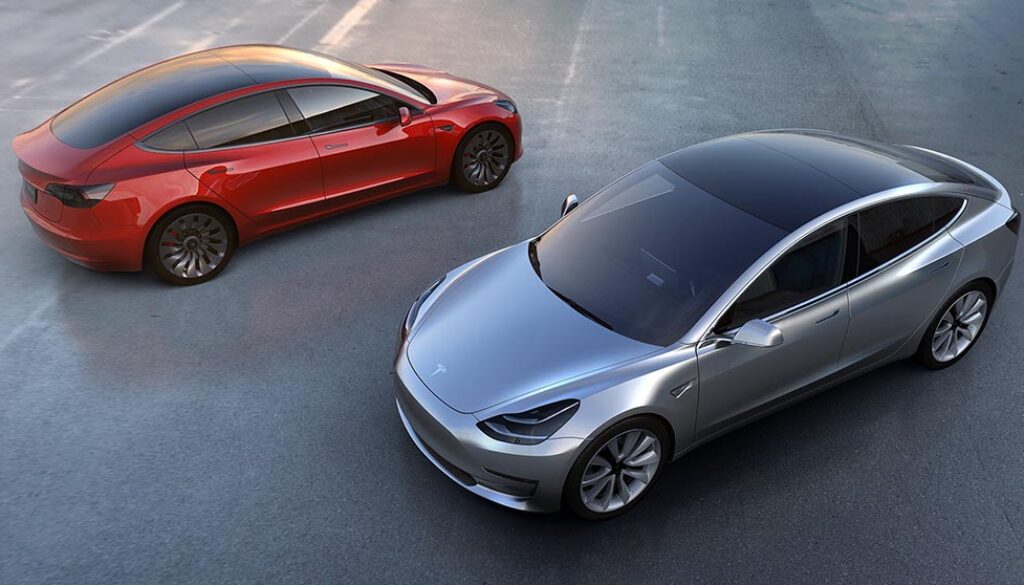 Tesla hat in den ersten vier Monaten rud 216.000 E-Autos verkauft