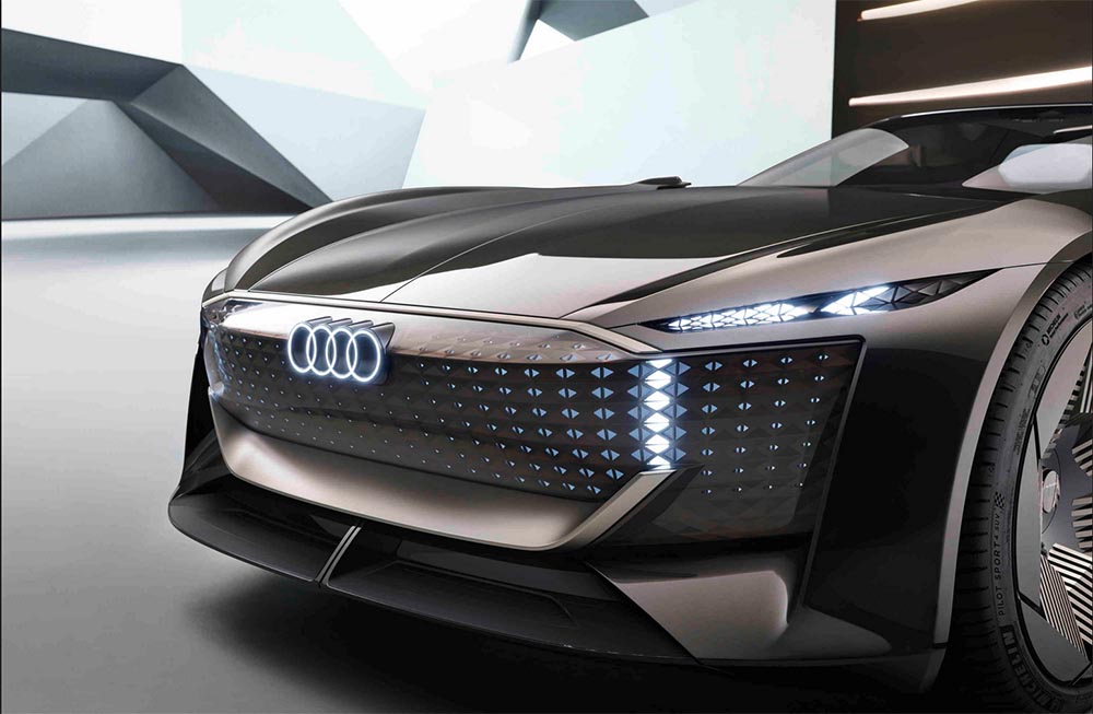 Serienmodellen werden wohl den digitalen Grill übernehmen, der nicht mehr der Luftzufuhr dient, sondern hinter dessen Oberfläche diverse Sensoren, Kameras, Laser, Radar und Ultraschall stecken