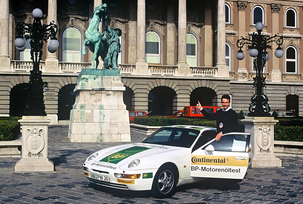 Gerhard Plattner spulte 1992 auf einer Rekordfahrt mit einem Porsche 968 in 100 Tagen 100.000 Kilometer ab.