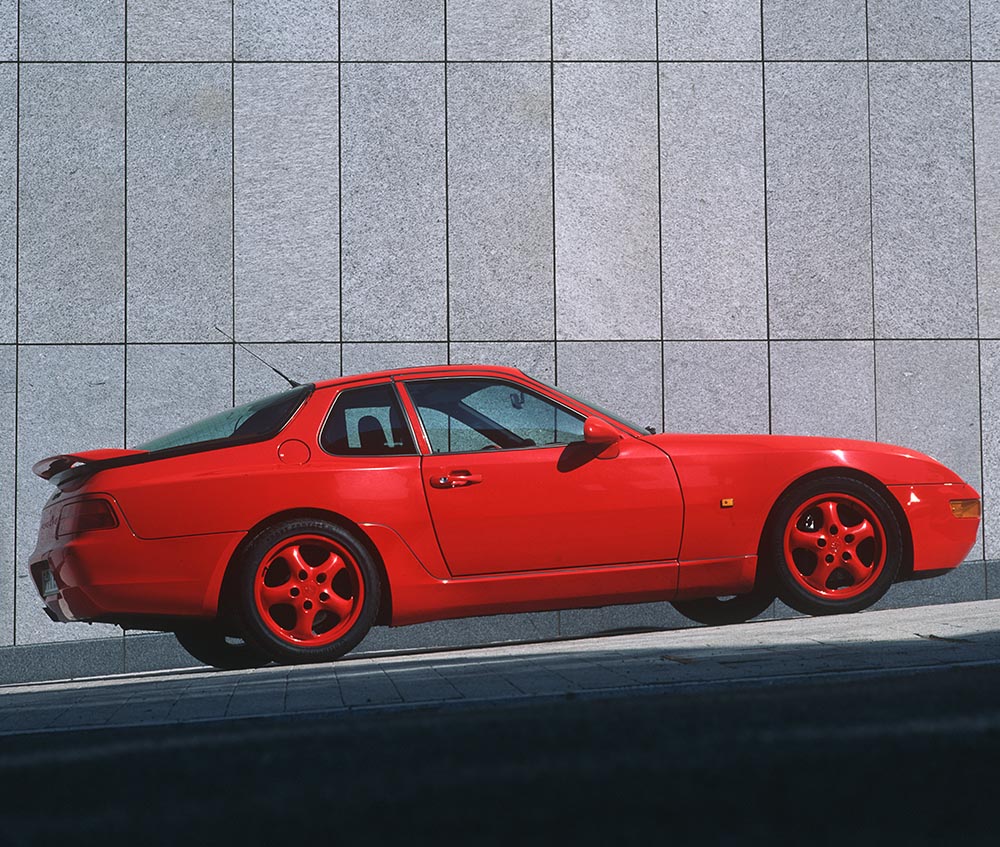 Ab August 1992 ist der Porsche 968 Club Sport (CS) als neues, preiswerteres Basismodell lieferbar.