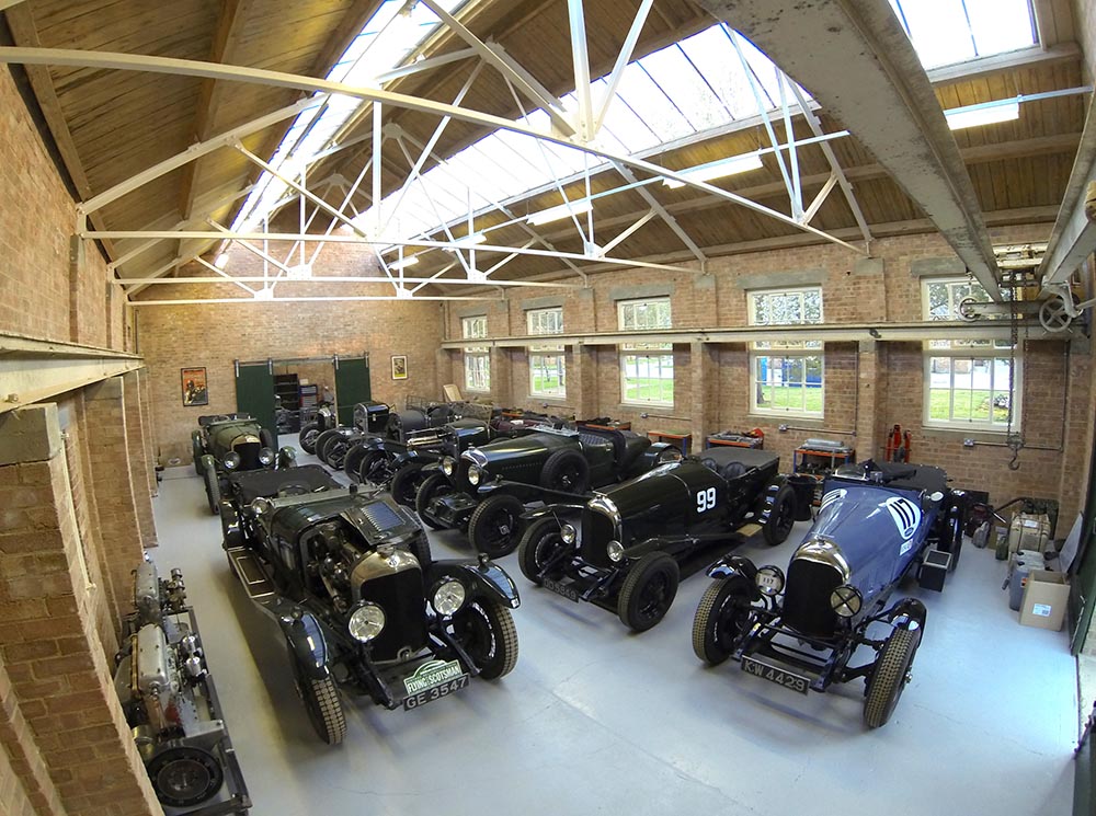 Bicester Heritage ist gut gefüllt mit Oldtimer-Spezialisten vom Motorenbauer bis zum Sattler, mit Restauratoren und Restaurants, mit Fahrschulen und Feinkostläden und sogar mit einer Brauerei und einer Gin-Destille.