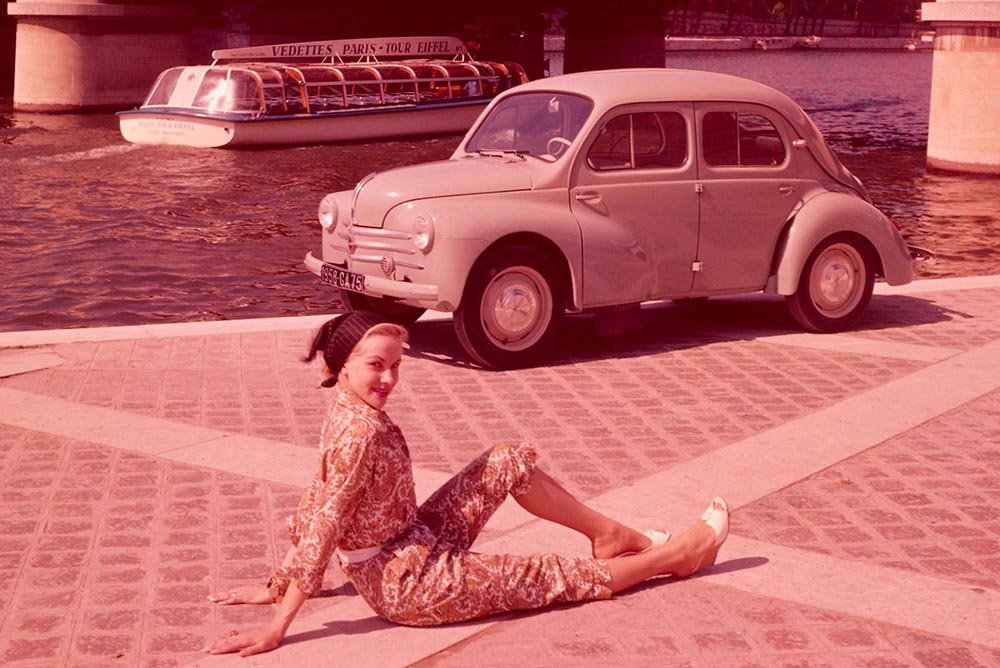 1954: Mit Festivitäten im Palais Chaillot und einem Preisausschreiben für Jugendliche feiert Renault am 15. Mai die Auslieferung des 500.000sten Renault 4 CV