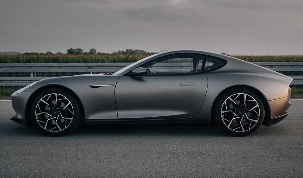 Piëch Automotive hat einen ersten Protoypen seines für 2024 angekündigten E-Sportwagens im Einsatz.