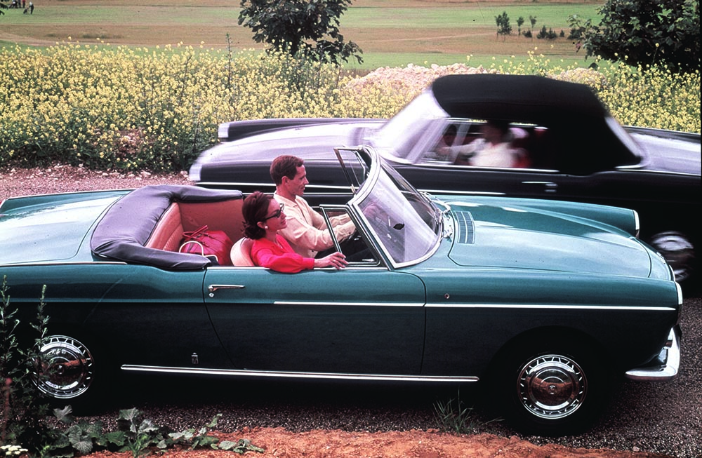 1961 ist sogar Charles de Gaulle als Ehrengast bei der Weltpremiere des Peugeot 404 Cabriolet.