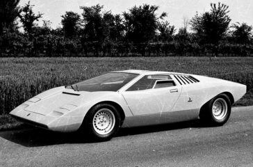 Er gilt als der Ur-Typ des Supersportwagens und als wichtigster Meilenstein für Lamborghini