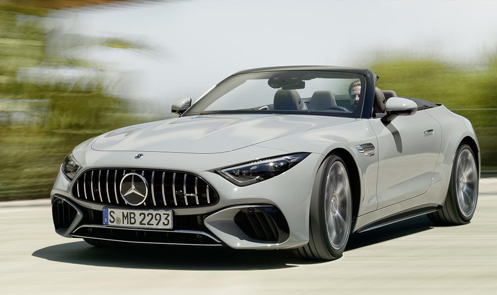 Entwickelt hat den SL erstmals die Mercedes-Performance-Tochter AMG, mit dem Ziel, dem Roadster wieder mehr Sportlichkeit unters Blech zu packen.