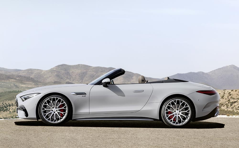 Unter der 4,71 Meter kurzen Aluminium-Karosserie des SL steckt eine hochstabile, selbsttragende und leichte Alu-Space-Frame-Struktur.