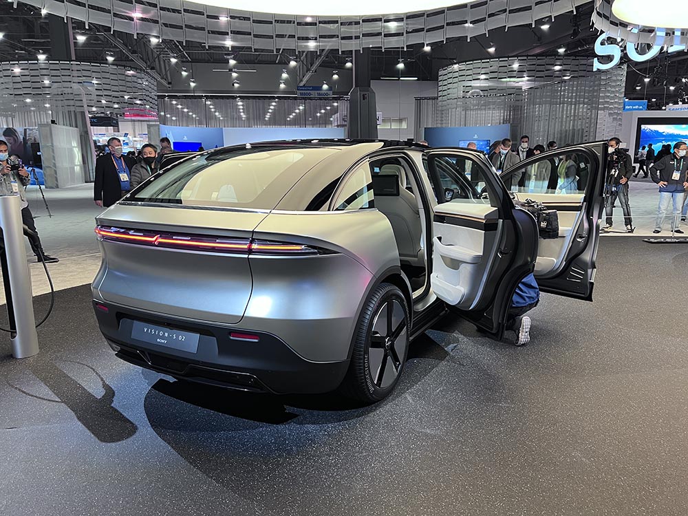 Sony stellt den S-02 im Stil des Tesla Model Y vor.