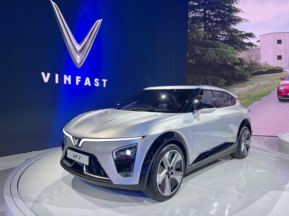 Bei Vinfast stehen mittlerweile fünf E-Autos auf dem Stand.