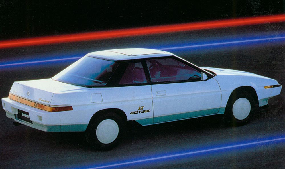 Das keilförmige Klappscheinwerfer-Sportcoupé XT 4WD von Subaru verfügte 1985 über permanenten Allradantrieb. 