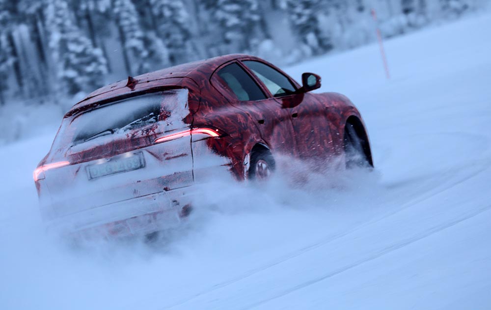 Maserati Grecale in Eis und Schnee.