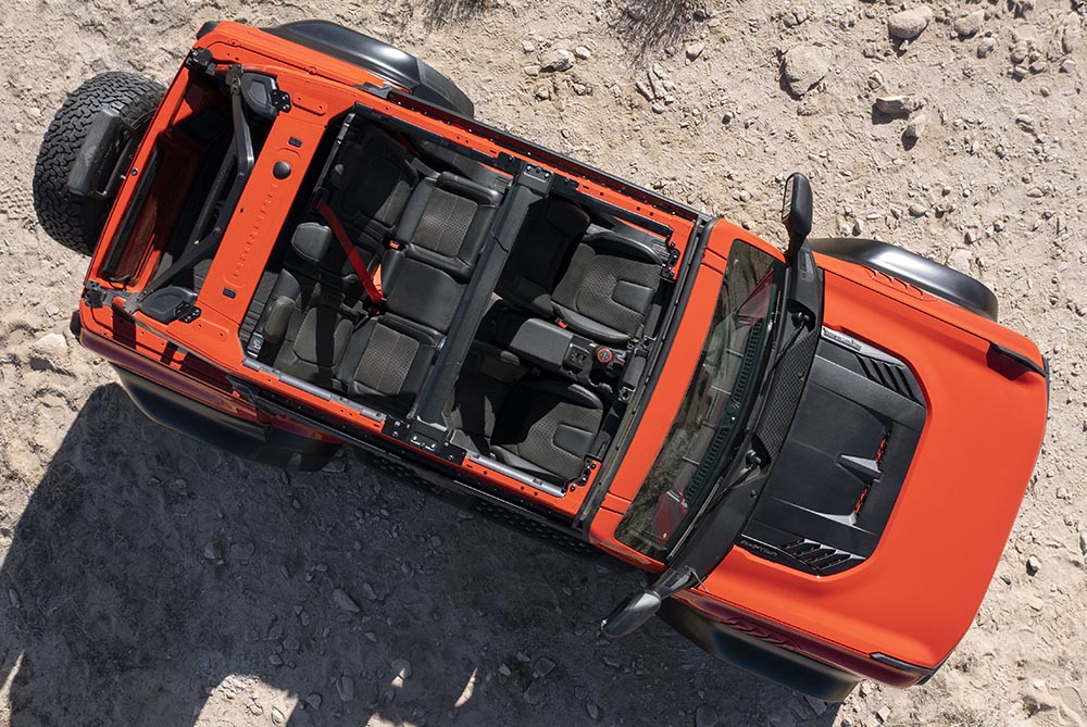 Wie beim Jeep Wrangler lassen sich beim Ford Bronco Türen und Dachelemente abnehmen.