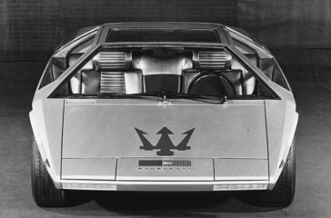 Auf dem Genfer Automobilsalon 1972 vorgestelltes 2-sitziges Coupé. Von Giugiaro (Italdesign) gebauter Prototyp auf dem Fahrgestell und der Mechanik des Bora-Chassis 081.
