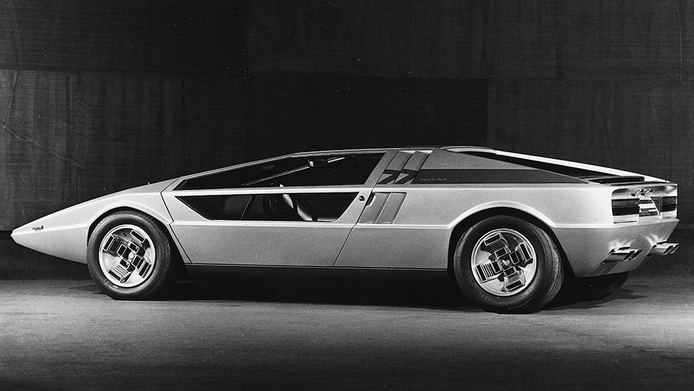 Von Giugiaro (Italdesign) gebauter Prototyp auf dem Fahrgestell und der Mechanik des Bora-Chassis 081.