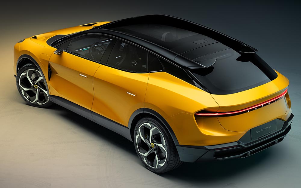 Am Heck des Eletre fällt das durchgehende Leuchtenband ins Auge.