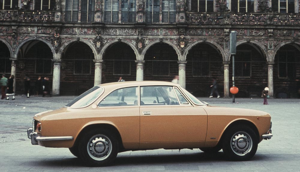  1963 kam das von der Carrozzeria Bertone realisierte Coupé Giulia Sprint GT auf die Straße.