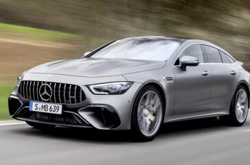 Im modellgepflegten Look bietet Mercedes-AMG nun auch die Achtzylindervarianten des GT 4-TÃ¼rers an