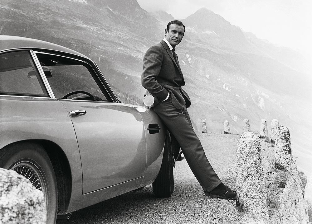 Der Beginn einer wunderbaren Freundschaft: James Bond und der Aston Martin DB5 im Film "Goldfinger"
