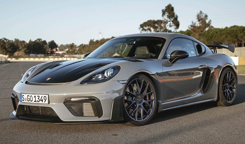 Der Porsche Cayman GT4 RS ist auf einer Rennstrecke gut aufgehoben.