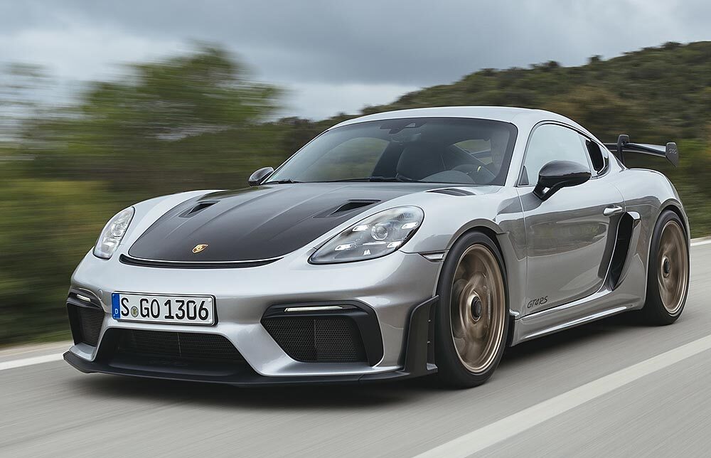 Zwei Schlitze im Frontdeckel sollen die Kühlung der Bremsen verbessern, ohne dabei den so wichtigen cW-Wert zu verschlechtern