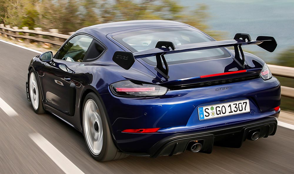 Beim Stop-and-Go mit niedrigen Drehzahlen durch Tempo-30-Zonen mit leise blubberndem Herzschlag des Motors einem Kleintransporter zu folgen, lässt unvernünftige Ungeduld aufkommen.