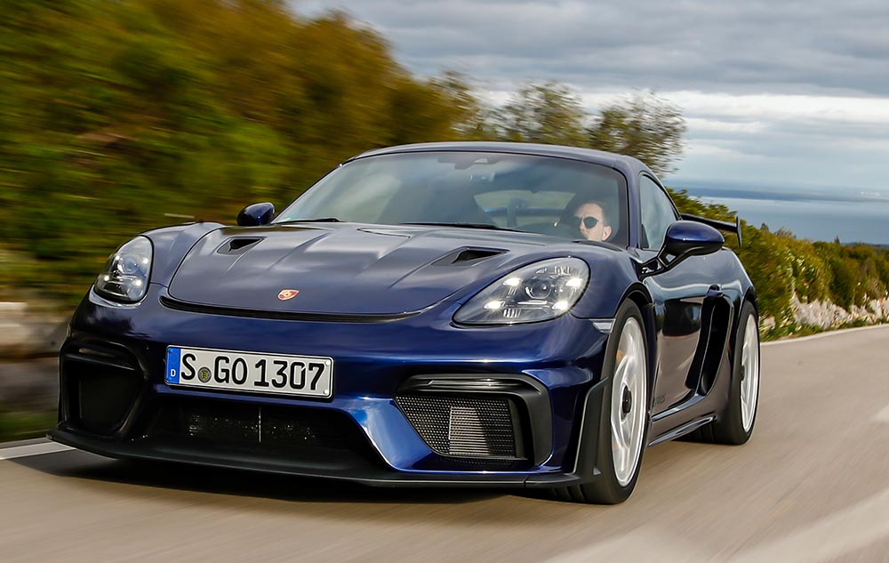 Beim Herzstück des GT4 RS musste nicht lange getüftelt werden. In den Regalen lag schließlich der Vierliter-Sechszylinder aus dem Klassiker 911 GT3 griffbereit für einen weiteren Einsatz.