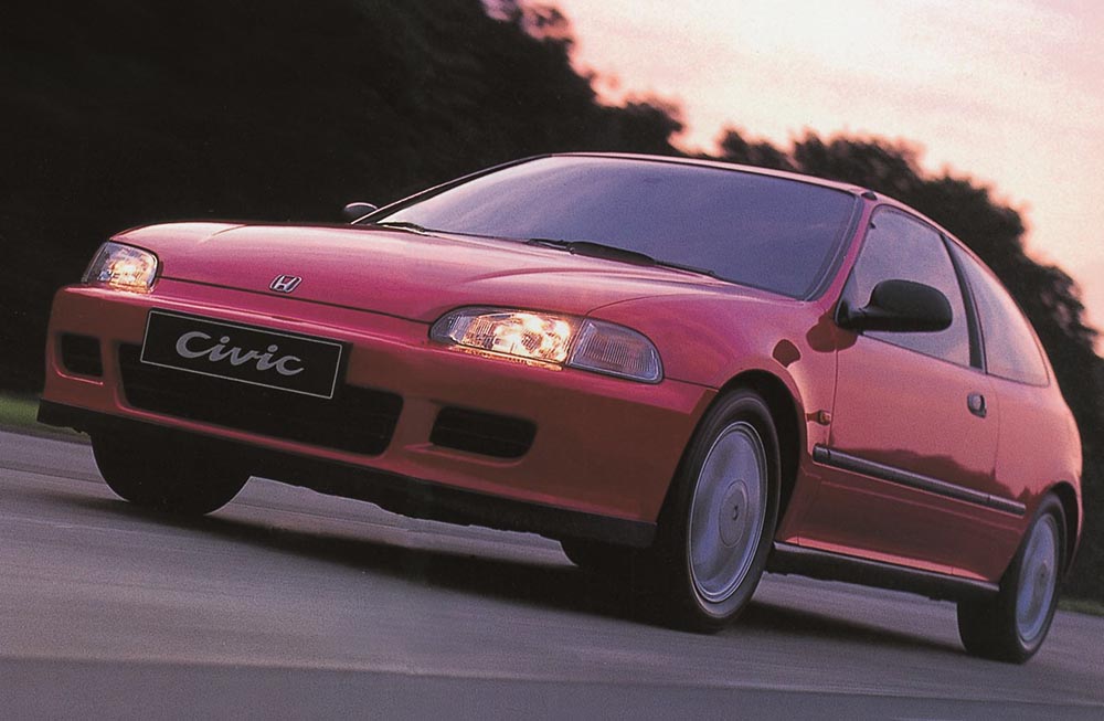 In aerodynamisch-rundlichen Konturen feiert die fünfte Honda Civic-Generation ihre Weltpremiere in Deutschland auf der IAA Frankfurt.