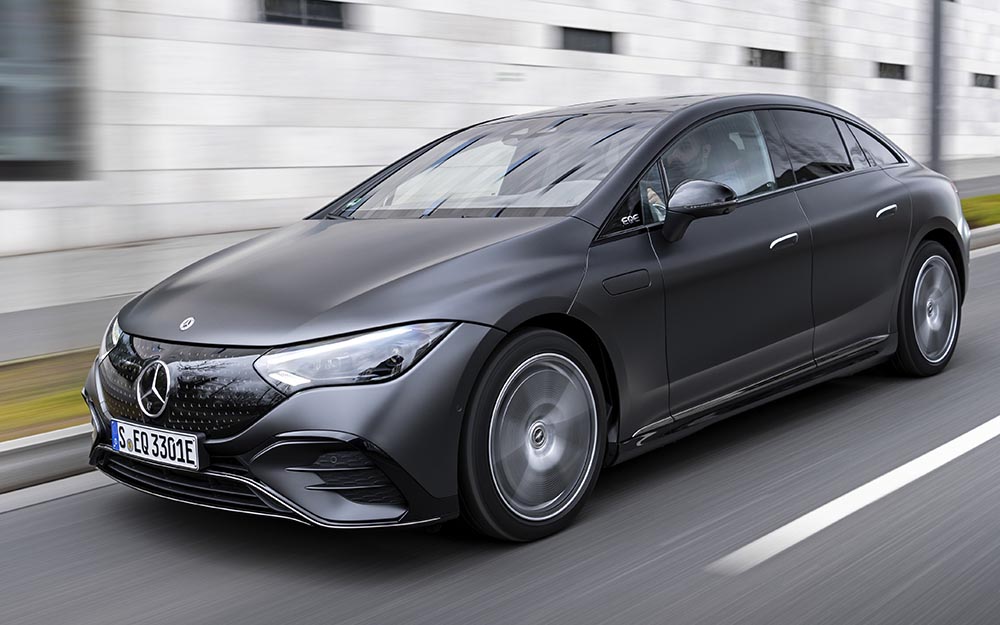 Das Heck ist für eine Limousine sehr kurz.