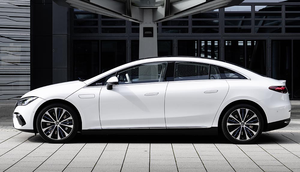 Die Silhouette zeigt den aerodynamischen Fokus.