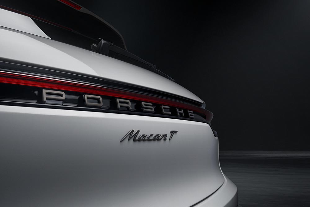 Porsche Macan T Schriftzug.