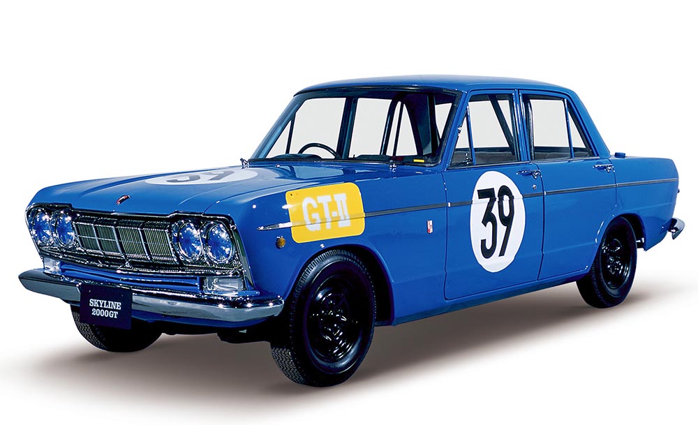 1964: Es ist der 3. Mai 1964, als beim 2. Japan-Grand Prix für GT-Autos in Suzuka erstmals ein äußerlich unscheinbarer Viertürer von der Pole-Position an den Start geht, der Skyline 2000 GT.