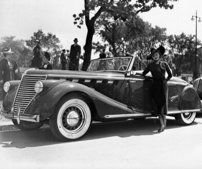1938: Neues Renault-Repräsentationsmodell wird der Suprastella mit 5,4-Liter-V8-Motor